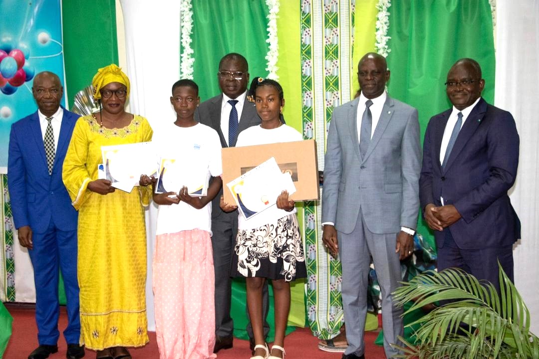 La compétition nationale de physique de Côte d'Ivoire récompense 32 lauréats
